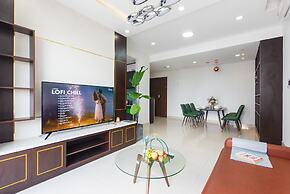 RIVERGATE apartment infinity pool & Gym