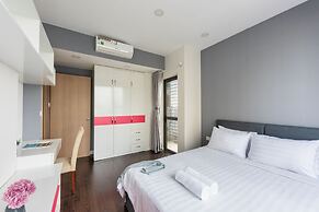 RIVERGATE apartment infinity pool & Gym