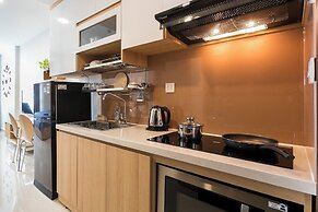 RIVERGATE apartment infinity pool & Gym