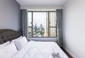 RIVERGATE apartment infinity pool & Gym