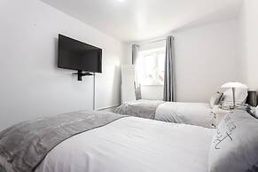 Beautifully Designed 3 Bed House - in Manchester