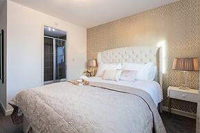 Beautifully Designed 3 Bed House - in Manchester