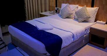 OYO 1118 Sharjah Plaza Hotel