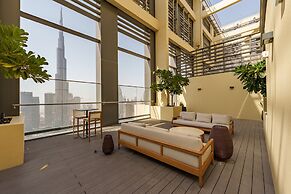 Maison Privee - Modern Chic Apt w/ Unobstructed Burj Khalifa Views