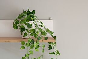 Wojskowa Apartment by Renters