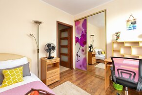 Wojskowa Apartment by Renters
