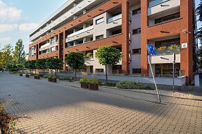 Wojskowa Apartment by Renters