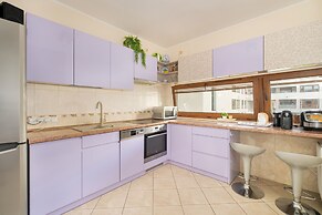 Wojskowa Apartment by Renters