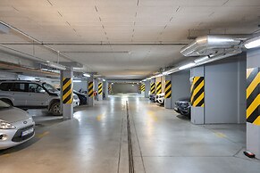 Wojskowa Apartment by Renters