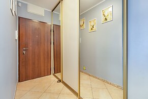 Wojskowa Apartment by Renters
