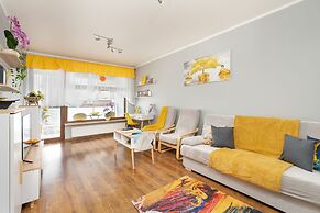 Wojskowa Apartment by Renters