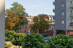 Wojskowa Apartment by Renters