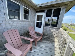 Swinkels 3 Bedroom Cottage by RedAwning