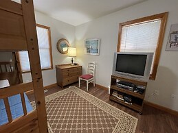 Swinkels 3 Bedroom Cottage by RedAwning