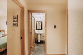 40gs â Wifi - W/d â Hot Tub - Sleeps 8 3 Bedroom Cabin by RedAwning