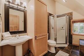 40gs â Wifi - W/d â Hot Tub - Sleeps 8 3 Bedroom Cabin by RedAwning