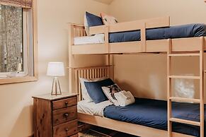 40gs â Wifi - W/d â Hot Tub - Sleeps 8 3 Bedroom Cabin by RedAwning