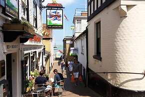 Impeccable 3 bed 2 Bath Central Cowes Cottage