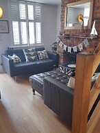 Impeccable 3 bed 2 Bath Central Cowes Cottage