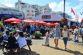 Impeccable 3 bed 2 Bath Central Cowes Cottage