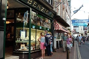 Impeccable 3 bed 2 Bath Central Cowes Cottage