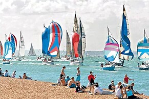 Impeccable 3 bed 2 Bath Central Cowes Cottage