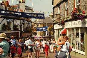 Impeccable 3 bed 2 Bath Central Cowes Cottage