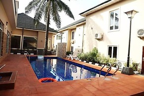 Cromwell Courtyard hotel