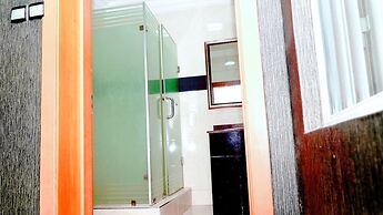 Cromwell Courtyard hotel