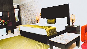 Cromwell Courtyard hotel