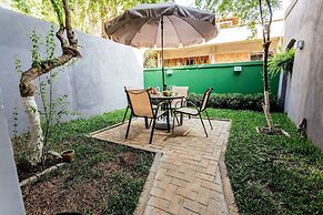 Apartamento com quintal na Praça do Pôr do Sol