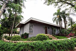 Apartamento com quintal na Praça do Pôr do Sol