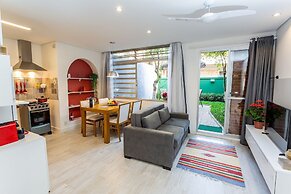 Apartamento com quintal na Praça do Pôr do Sol