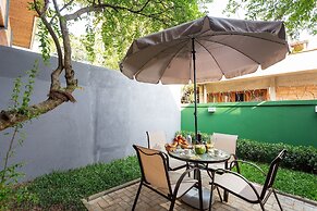 Apartamento com quintal na Praça do Pôr do Sol