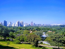 Apartamento com quintal na Praça do Pôr do Sol