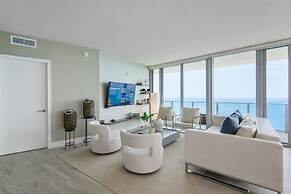 Oceanfront Luxury Condo, Hollywood