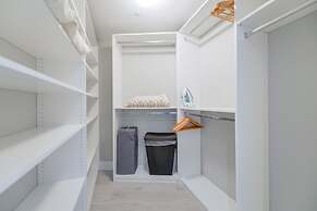 Oceanfront Luxury Condo, Hollywood