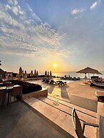 PORTO & ALMIRA BEACH