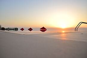 PORTO & ALMIRA BEACH