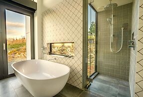 Lake Pukaki - Lake House