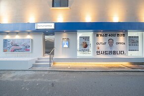 Workers Hotel Ansan by Aank