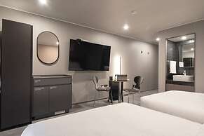 Workers Hotel Ansan by Aank