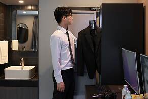 Workers Hotel Ansan by Aank