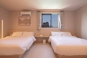 Workers Hotel Ansan by Aank