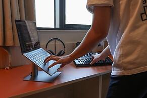 Workers Hotel Ansan by Aank