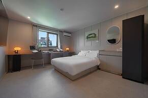 Workers Hotel Ansan by Aank