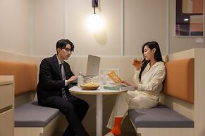 Workers Hotel Ansan by Aank