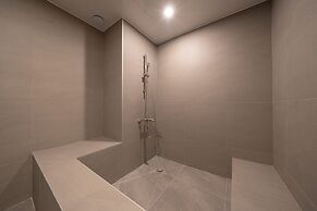 Workers Hotel Ansan by Aank