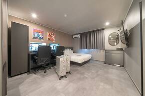 Workers Hotel Ansan by Aank