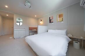 Workers Hotel Ansan by Aank